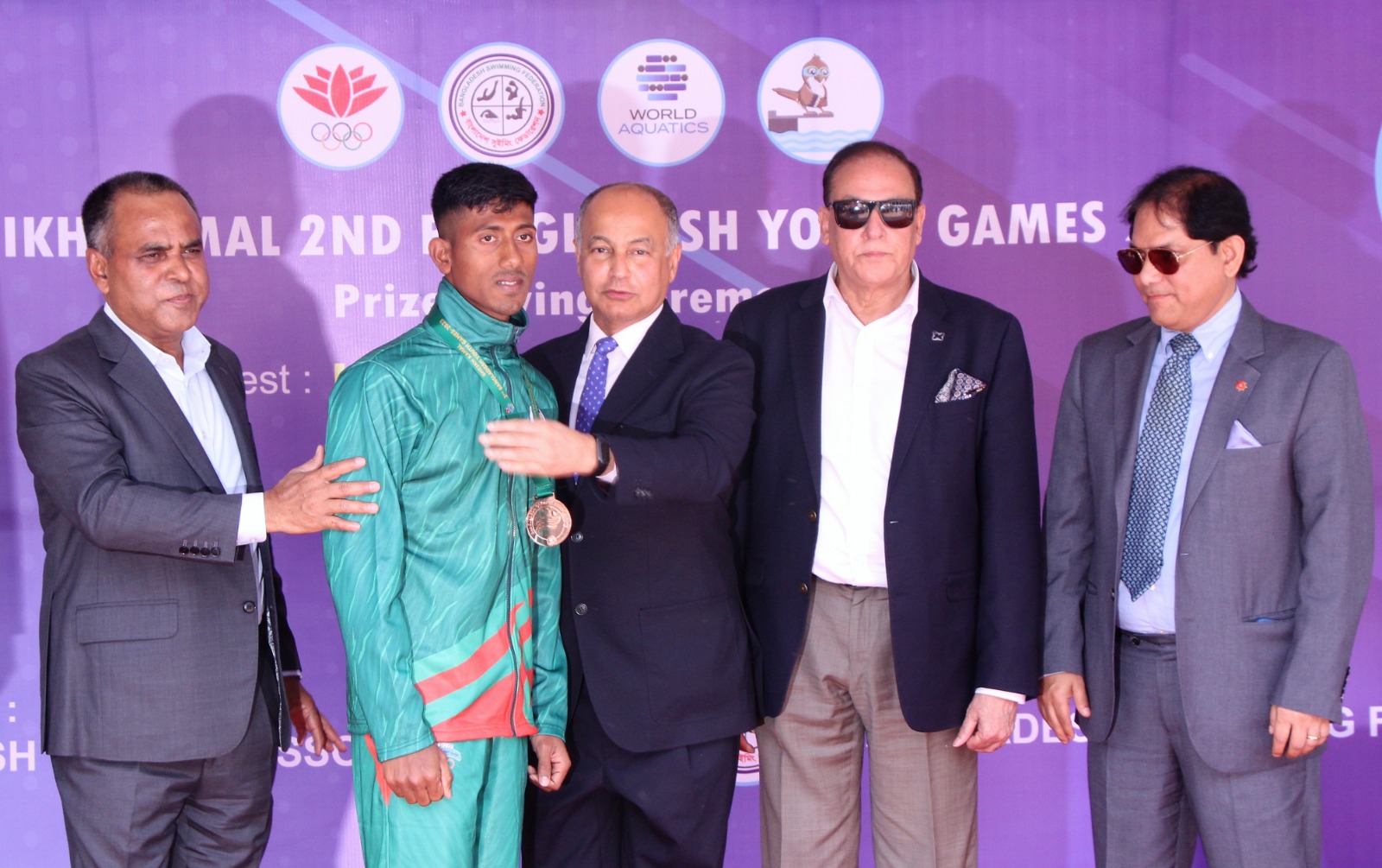 ১০০ মিটার ফ্রি স্টাইলে সেরা আমিরুল ও যুহী